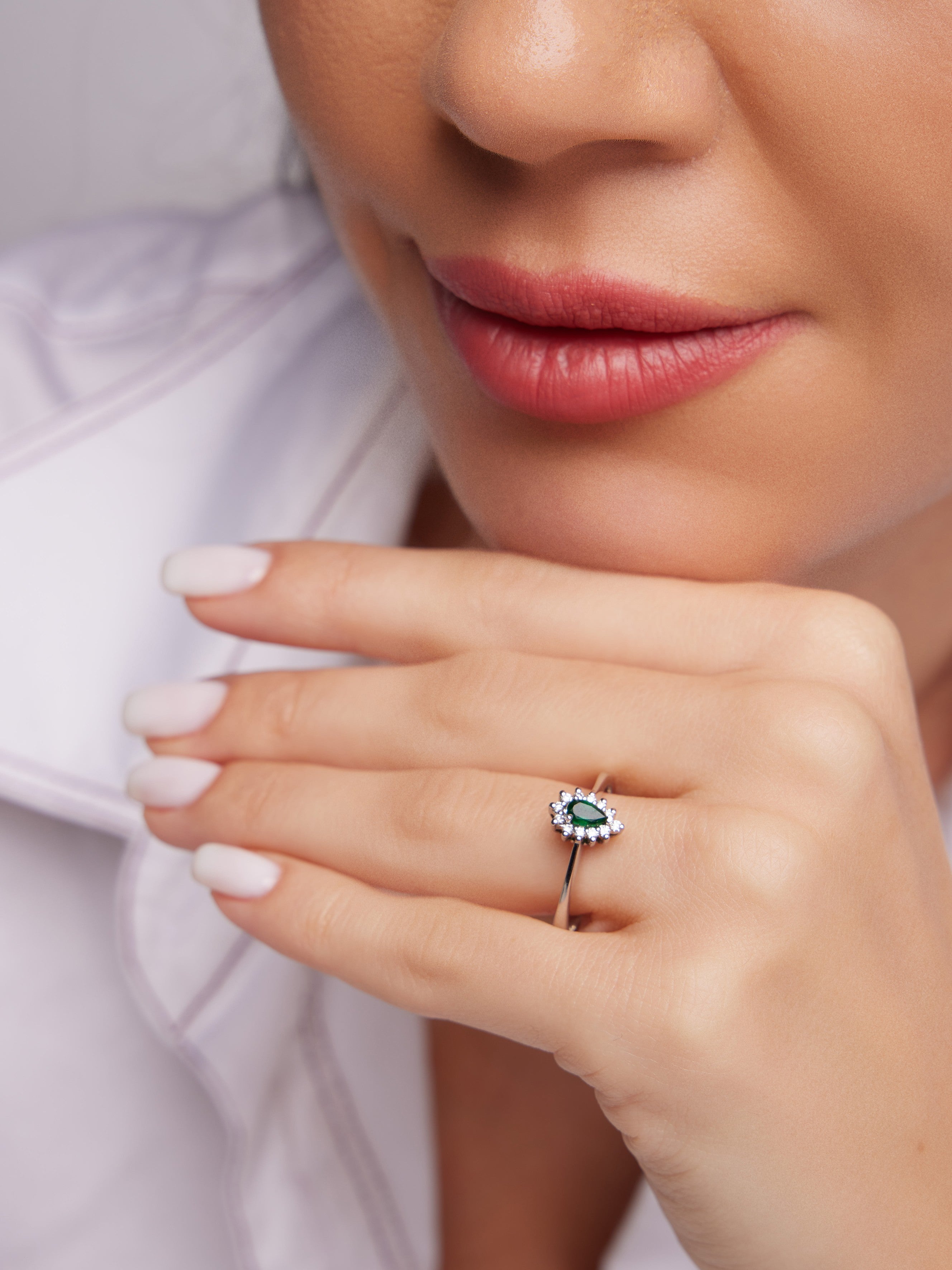 ZÜMRÜTLÜ PIRLANTA YÜZÜK