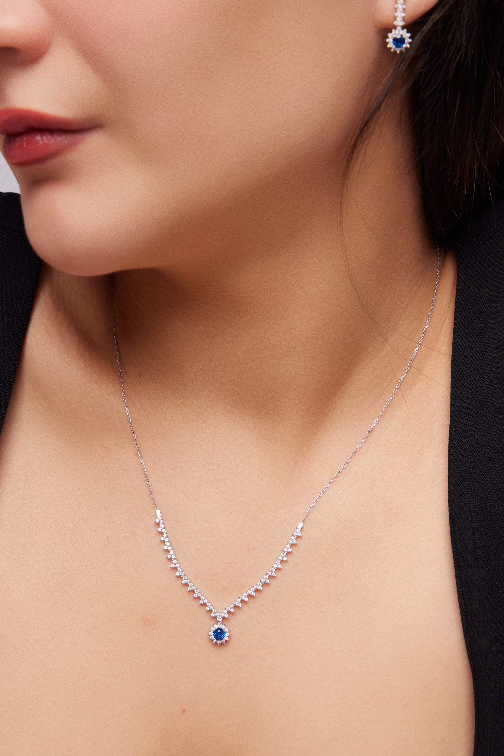 RENKLİ TAŞLI ALTIN TAKIM KOLYE