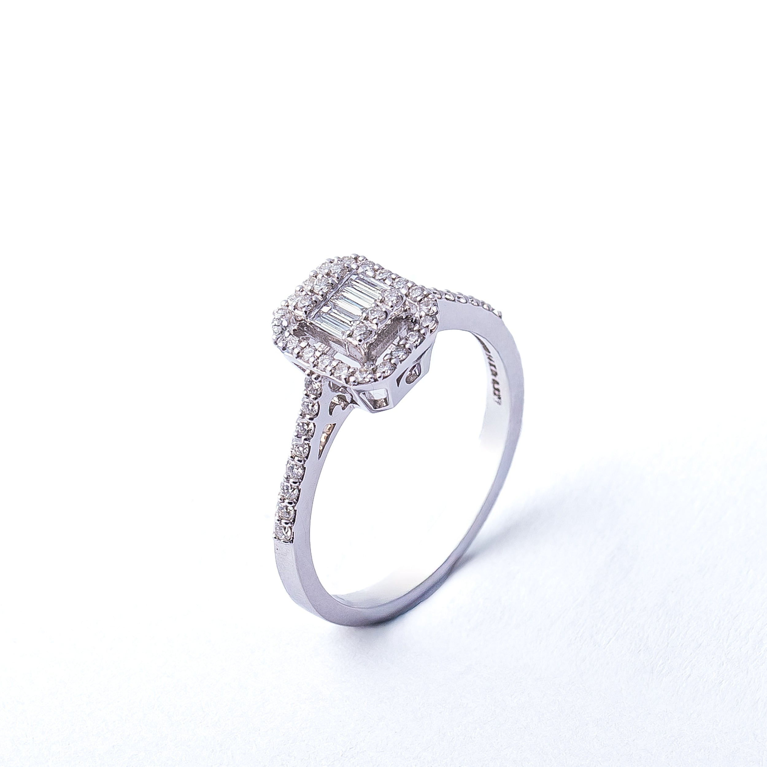 BAGET  PIRLANTA YÜZÜK