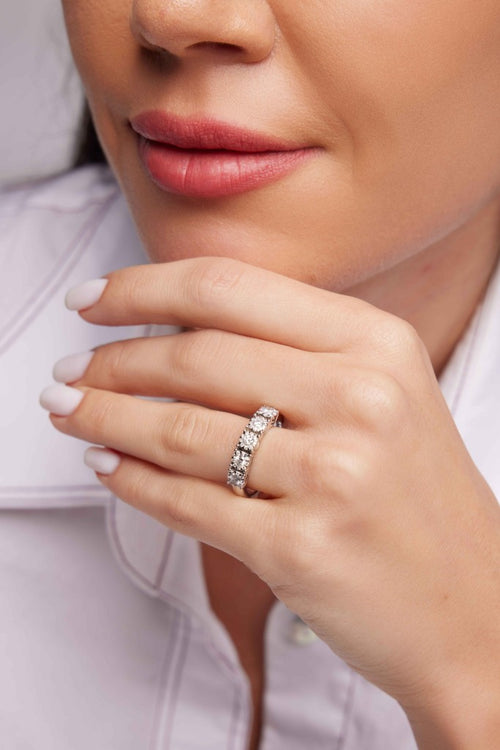 Galeri görünümünde 1 numaralı görseli yükle. BEŞ TAŞ PIRLANTA YÜZÜK