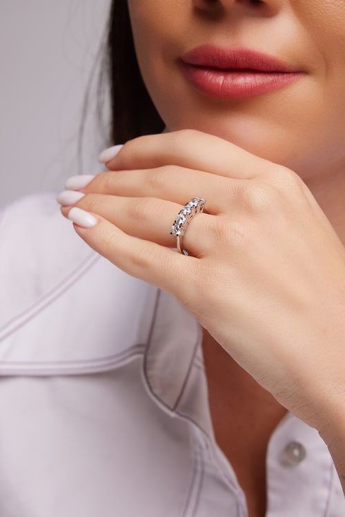 Load image 1 in gallery view. BEŞ TAŞ PIRLANTA YÜZÜK