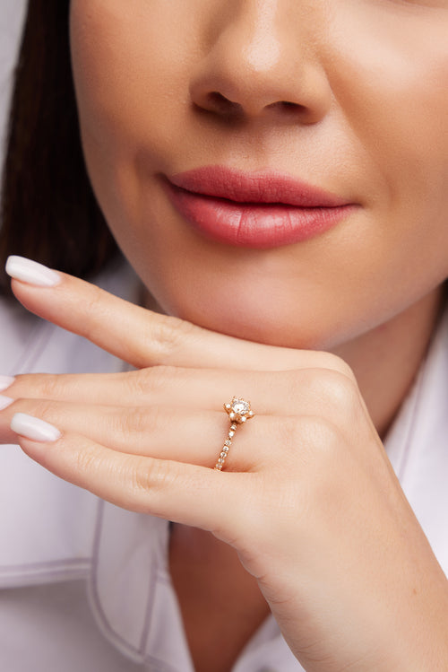 Galeri görünümünde 1 numaralı görseli yükle. ÇİÇEK TEK TAŞ  PIRLANTA YÜZÜK