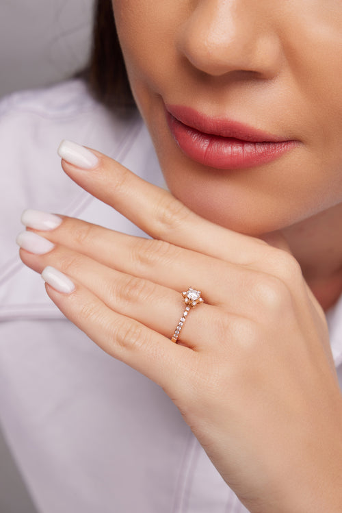 Galeri görünümünde 1 numaralı görseli yükle. ÇİÇEK TEK TAŞ  PIRLANTA YÜZÜK