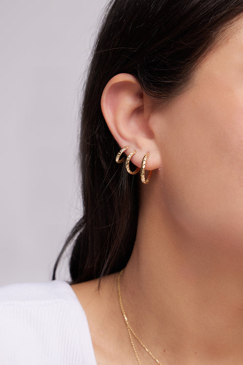 Galeri görünümünde 1 numaralı görseli yükle. HALKA ALTIN KÜPE