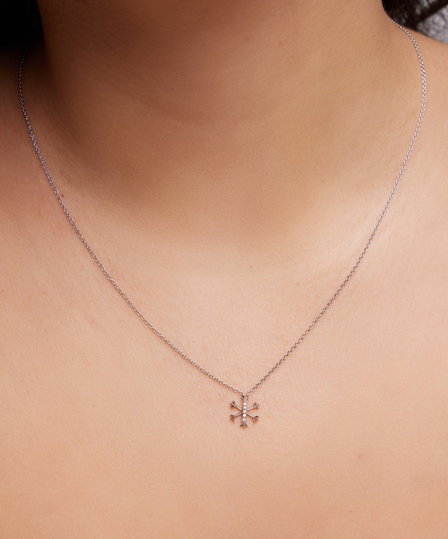 KAR TANESİ PIRLANTA KOLYE