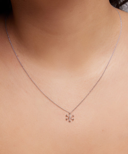 Galeri görünümünde 1 numaralı görseli yükle. KAR TANESİ PIRLANTA KOLYE