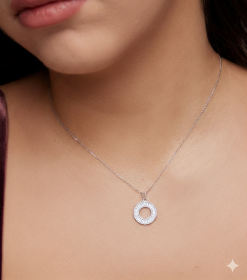 Load image 1 in gallery view. PIRLANTA KOLYE