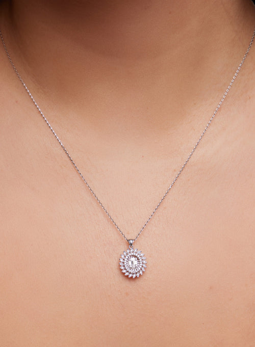 Load image 1 in gallery view. PIRLANTA KOLYE