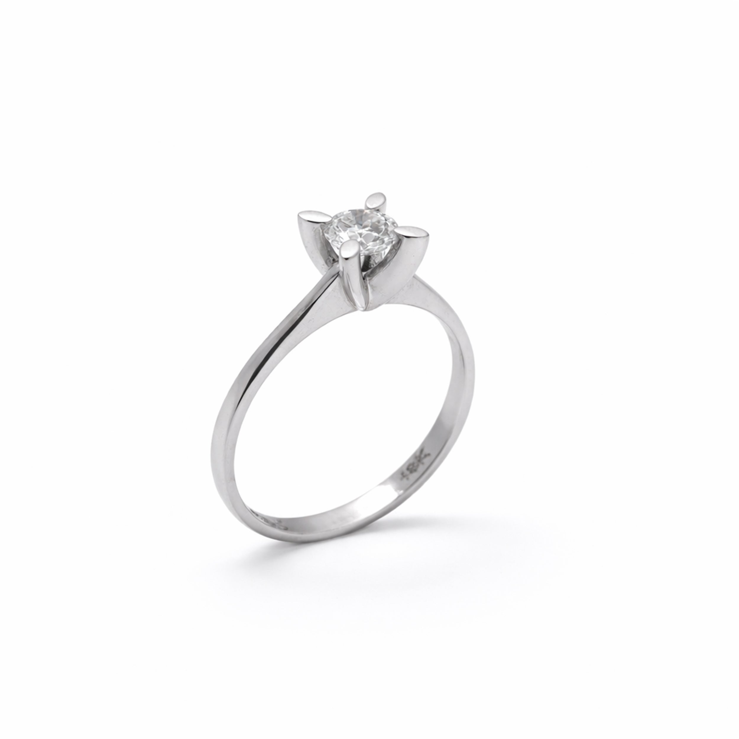 TEK TAŞ PIRLANTA YÜZÜK