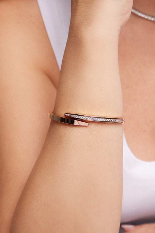 Load image 1 in gallery view. TAŞLI  ALTIN  KELEPÇE BİLEZİK