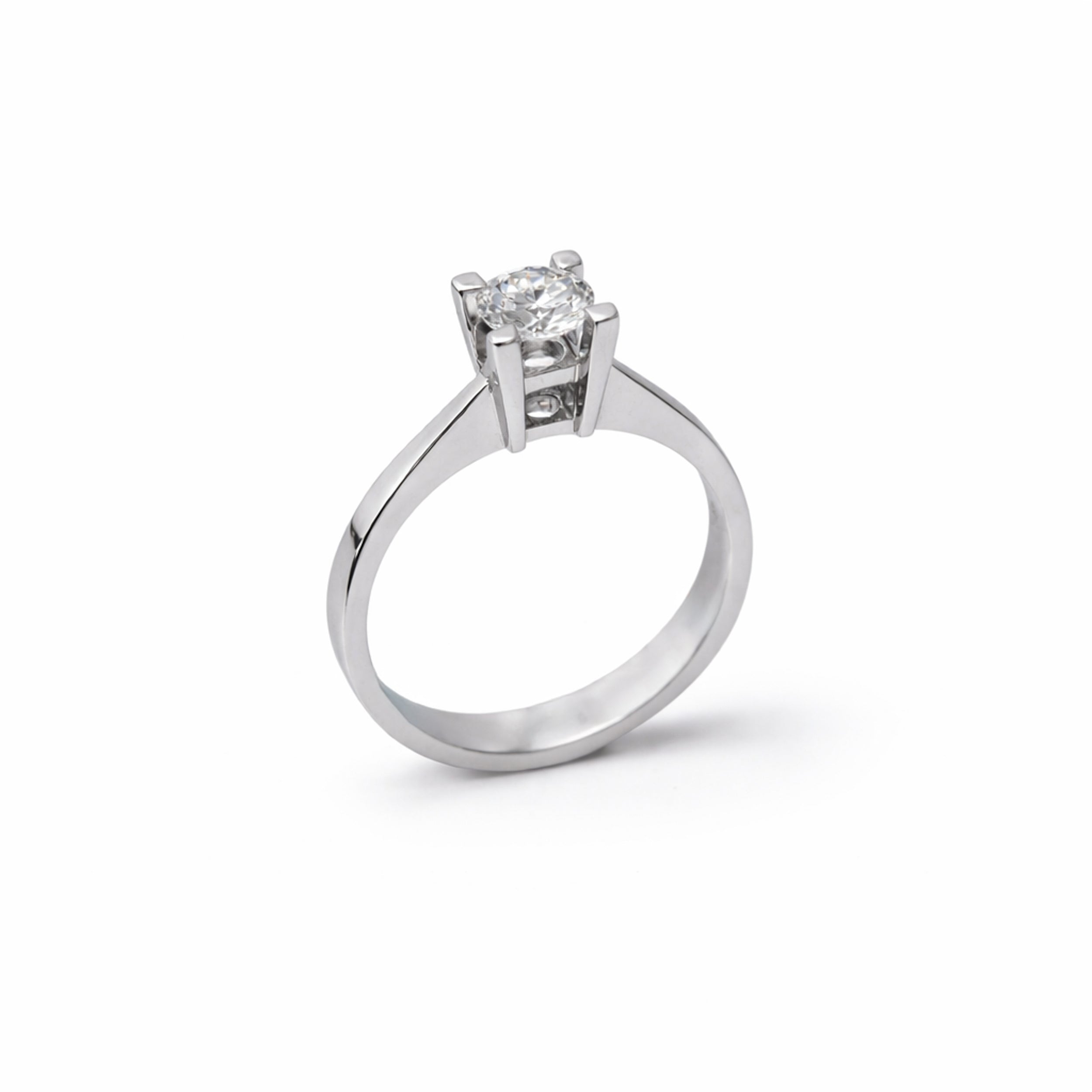 TEK TAŞ PIRLANTA YÜZÜK