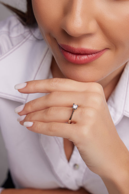 Load image 1 in gallery view. TEK TAŞ PIRLANTA YÜZÜK