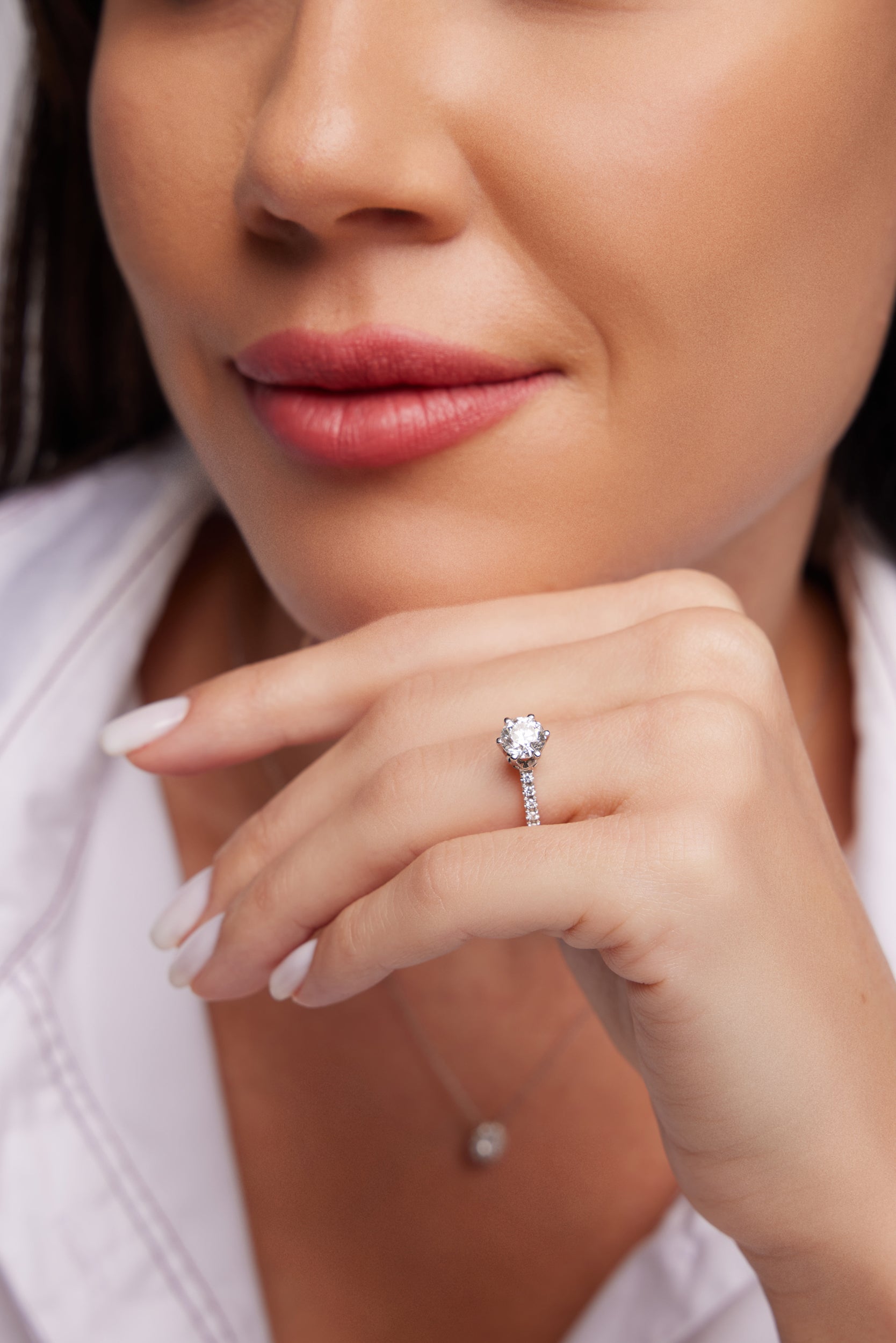 ÇİÇEK TEK TAŞ PIRLANTA YÜZÜK