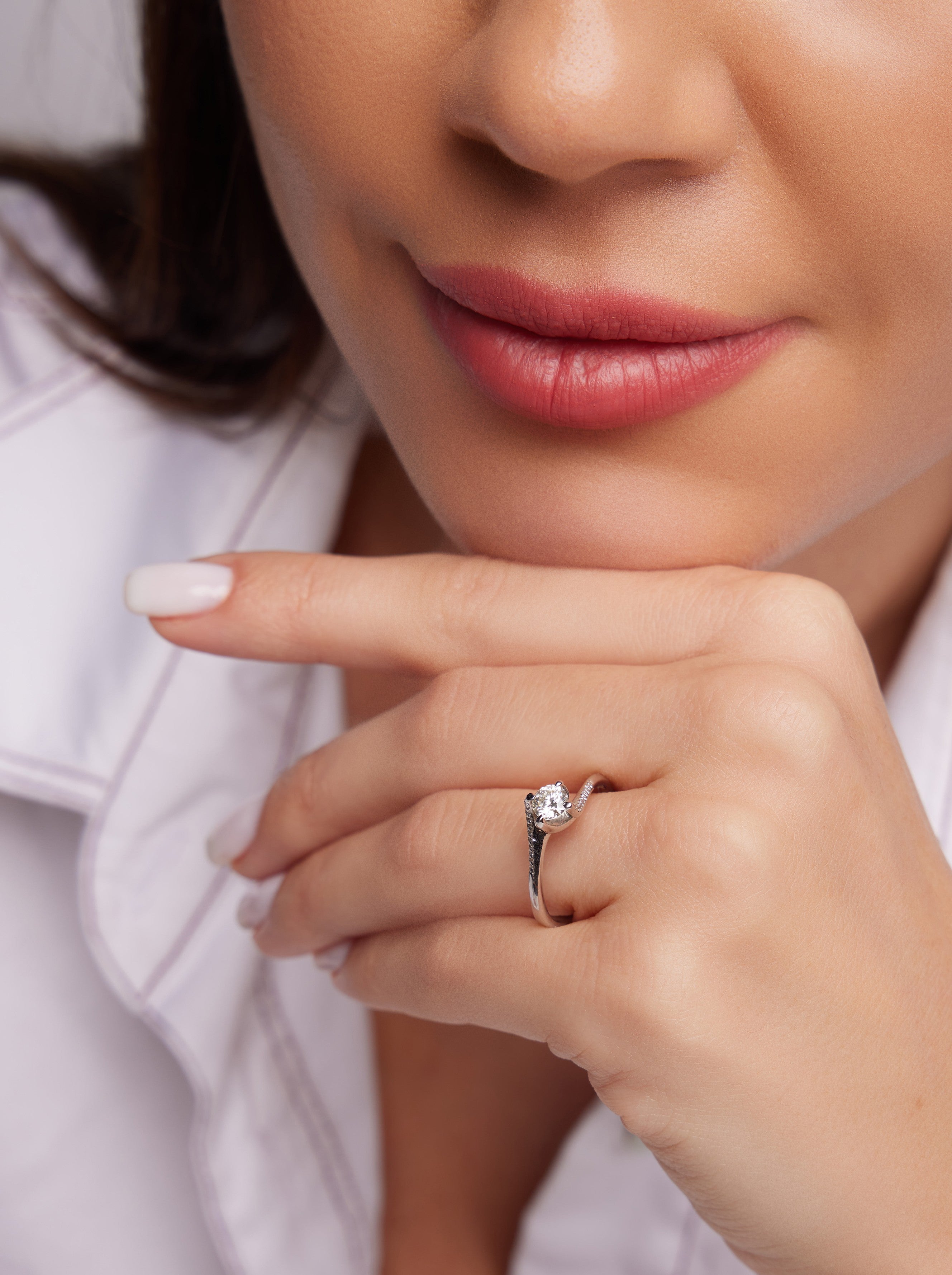 TEK TAŞ  PIRLANTA YÜZÜK