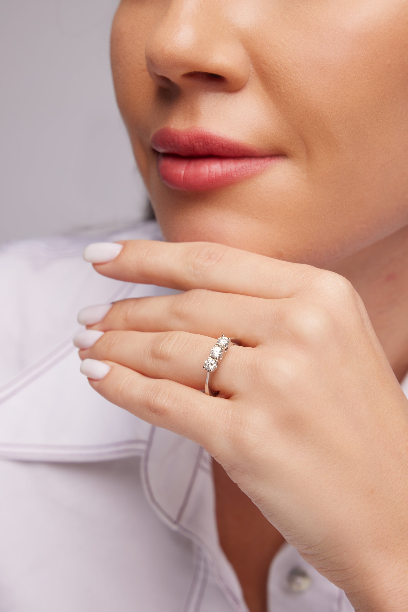 ÜÇ TAŞ PIRLANTA YÜZÜK